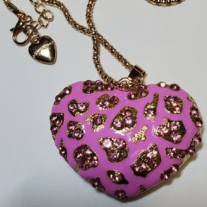 Heart necklace 💓 Betsey Johnson